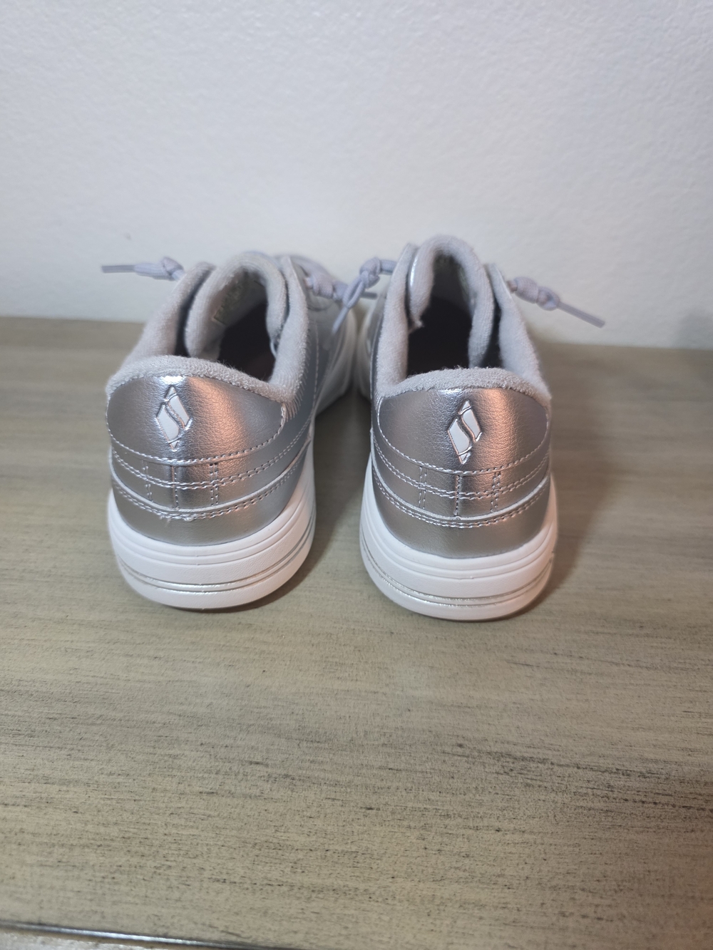 Skechers Metallic Silver Low-Top Lace-Up Sneakers 6 - Picture 5 of 7